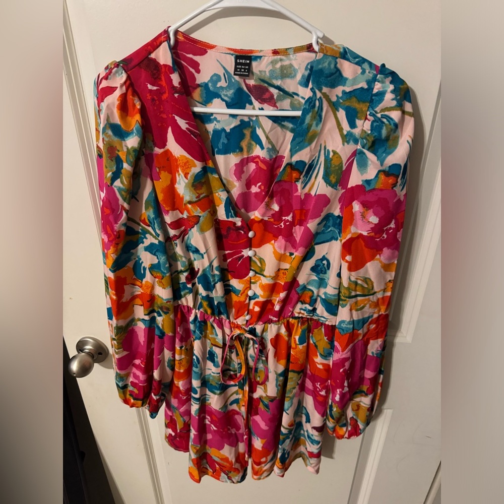 Pretty long-sleeved bright color floral romper featuring button front, size M